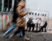 Street Art Mural in Krakow Depicts Trump and Putin Amid Historic Ukraine Peace Talks