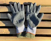 The Best Winter Gloves Are Two Pairs: A Cheap, Effective Hack