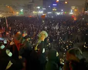 Trump's Conflicted Advice on Iran Protests as Death Toll Soars