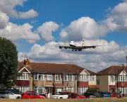 UK Aviation Reforms May Limit Public Say on Flight Paths, Campaigners Fear