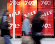 UK Retail Sales Slump 3.1% in December as Shoppers Cut Non-Food Spending