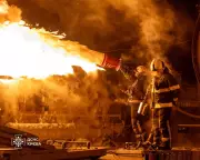 Ukraine-Russia Peace Talks Proceed Amid Renewed Strikes and Military Moves