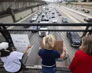 US Overpass Protests Surge Nationwide as Visibility Brigades Target ICE and Trump Policies