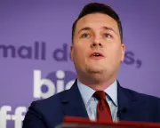 Wes Streeting Slams 'Excuses Culture' on Left, Warns It Helps the Right
