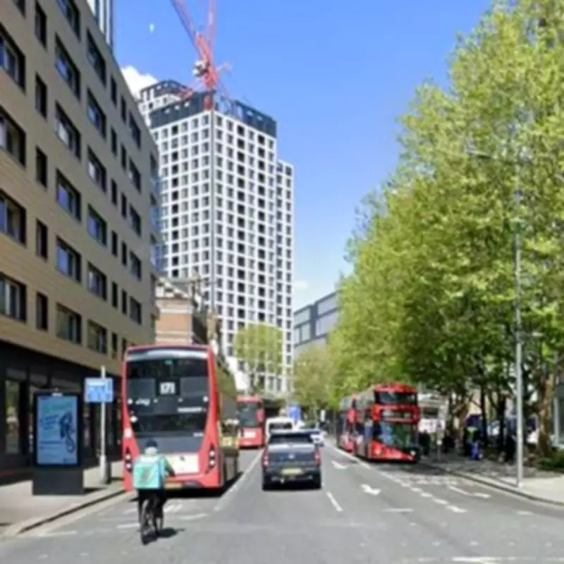 Teenager Stabbed in Elephant and Castle Fight, Police Hunt Attacker