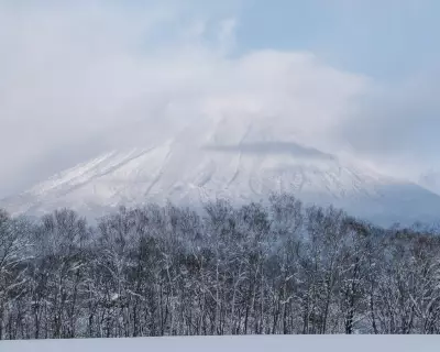Australian Skier Dies in Niseko, Japan, Highlighting Winter Sports Risks