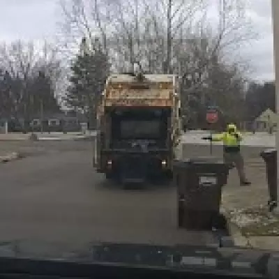 Fugitive Hiding in Bin Jumps Out Seconds Before Being Crushed in Ohio