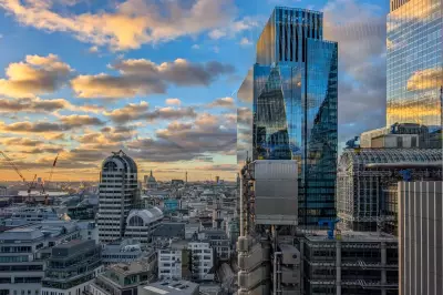 Fund Managers Face Average Bonuses Despite Strong Performance Year