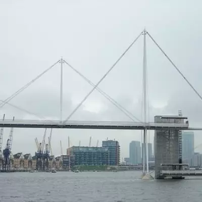 London's Secret Bridge: Perfect Plane Spotting with Stunning Views