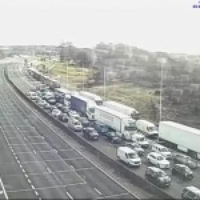 M25 Motorway Shut Down After Two Lorry Crash Brings Down Power Cables