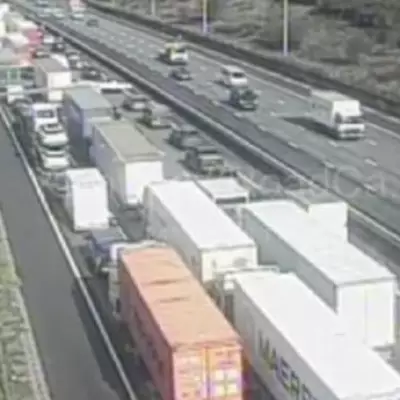 M25 Shut Both Ways After Lorry Crash Brings Down Power Cables