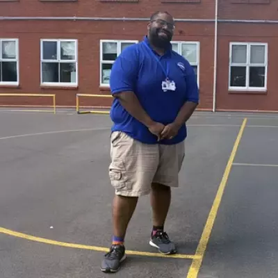 Primary School Teacher's Incredible 11 Stone Weight Loss Stuns Family