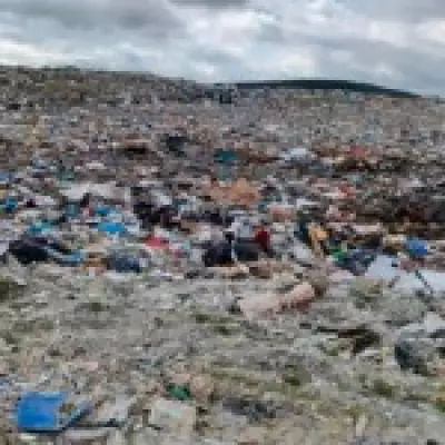 Welsh Town Besieged by Toxic Landfill Stench, Residents Barricade Homes