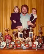 A Daughter's Story: How Steroids Nearly Destroyed Her Powerlifting Father