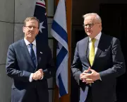 Australian PM Confronts Israeli President Over Bulldozed War Graves in Gaza