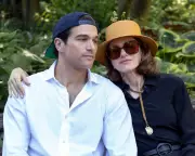 Backwards Cap Revival: JFK Jr's Style Legacy Inspires Modern Fashion Trend