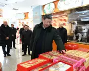 Beijing Pastry Shop Overwhelmed by Shoppers During Xi Jinping's Lunar New Year Visit