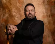 Blind Photographer's Journey: From Sudden Sight Loss in Europe to Artistic Triumph