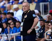 Dick Advocaat Resigns as Curaçao Coach Before World Cup Debut