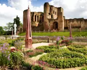 English Heritage Introduces 'Bonding Benches' to Combat Parental Loneliness