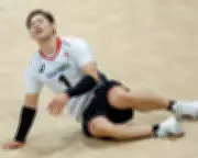 Japanese Volleyball Star's Extreme Sliding Apology Goes Viral