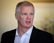 Labour's Ex-Marine Alistair Carns Emerges as Potential Leadership Contender