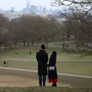 London's Weekend Warm-Up: Double-Digit Temperatures Arrive with Rainy Catch