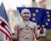 Political Analysts Decry Rising Populism's Authoritarian Ties and Cultural Division