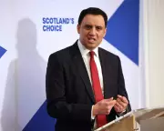 Sarwar's Gamble: Scottish Labour Leader Demands Starmer's Resignation