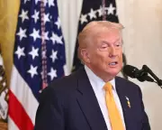 Trump Criticizes Starmer's Chagos Islands Decision as Major Error