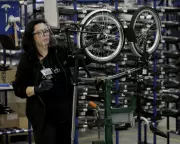 UK Manufacturing Growth Accelerates as Export Orders Surge