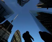 UK Services Sector Job Cuts Deepen Amid Automation Shift