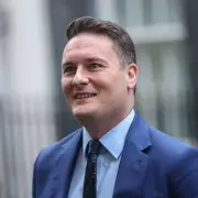 Wes Streeting Fears Election Loss in Ilford North, Shares Texts with Mandelson
