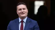 Wes Streeting Shares WhatsApp Messages with Lord Mandelson Amid Political Scandal