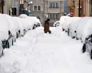 Winter Storm Paralyzes Bucharest with 40cm Snow, France Battles Floods
