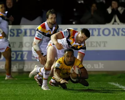 Castleford Tigers Triumph Over Bradford Bulls in High-Scoring Super League Clash