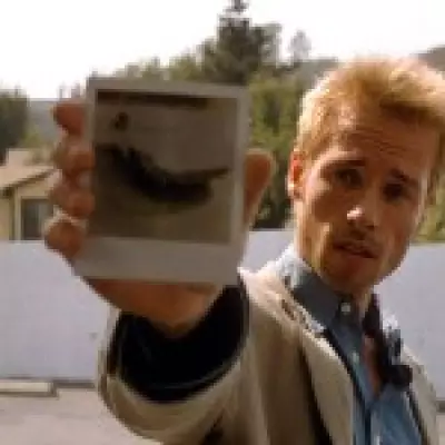 Christopher Nolan's Memento Streams Free on 25th Anniversary