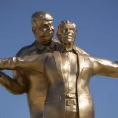 Controversial Bronze Statue Depicts Trump and Epstein in Titanic Pose
