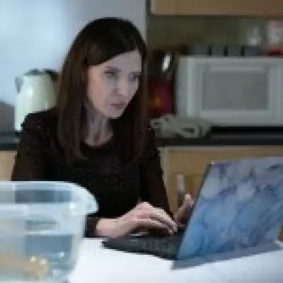 EastEnders' Bea Pollard's Devious Scheme Targets Honey Mitchell