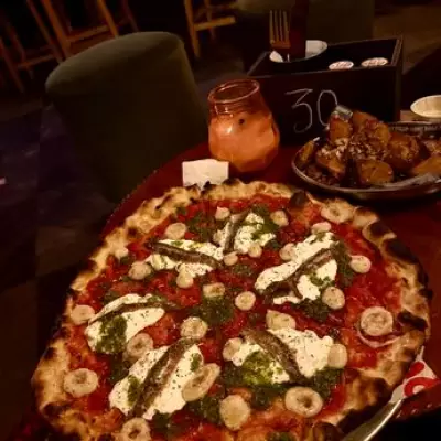 London's Award-Winning Pizza Creates Delicious Chaos in Bethnal Green Pub