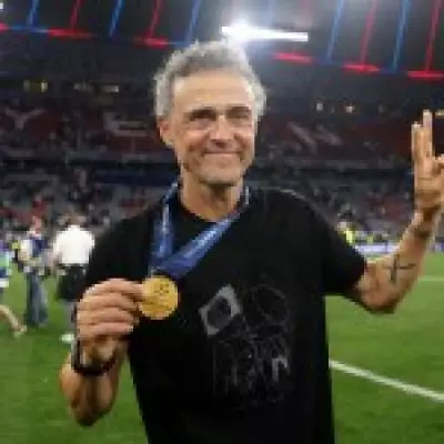 Luis Enrique Rejects Manchester United Interest, Michael Carrick Emerges as Top Candidate