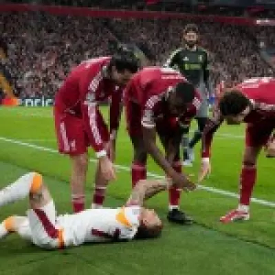 Noa Lang Suffers Gruesome Hand Injury in Liverpool vs Galatasaray Clash