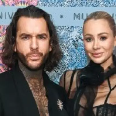 Olivia Attwood and Pete Wicks Kiss in London Bar as Friendship Turns Romantic
