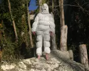 Artist's Nappy Costume Performance Highlights Sewage Pollution Crisis in Thames