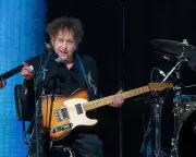 Bob Dylan's Mysterious Patreon Venture: AI Lectures and Historical Curiosities