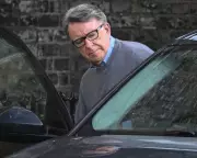 Cabinet Office Probes Mandelson's Personal Phone Use for Official Communications