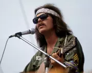 Country Joe McDonald, Iconic Woodstock Performer, Dies at 83