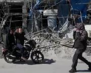 Defiance and Hope in Tehran Amidst Airstrikes and Leadership Void