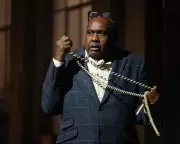 English Touring Opera's Pagliacci Triumphs at Sheffield Lyceum