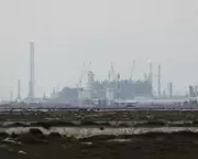 FTSE 100 Dips as Iran Strikes Qatar Gas Hub, Testing Market Optimism